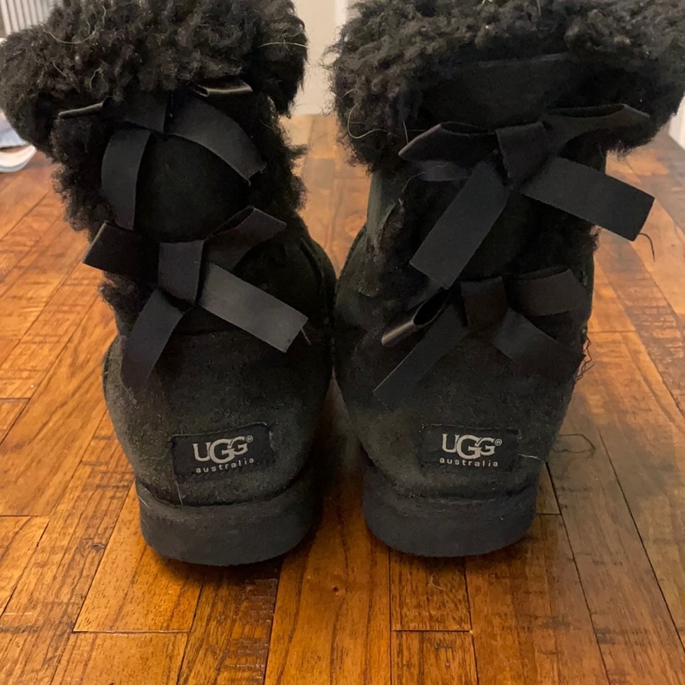 Size 8 black women’s UGGs